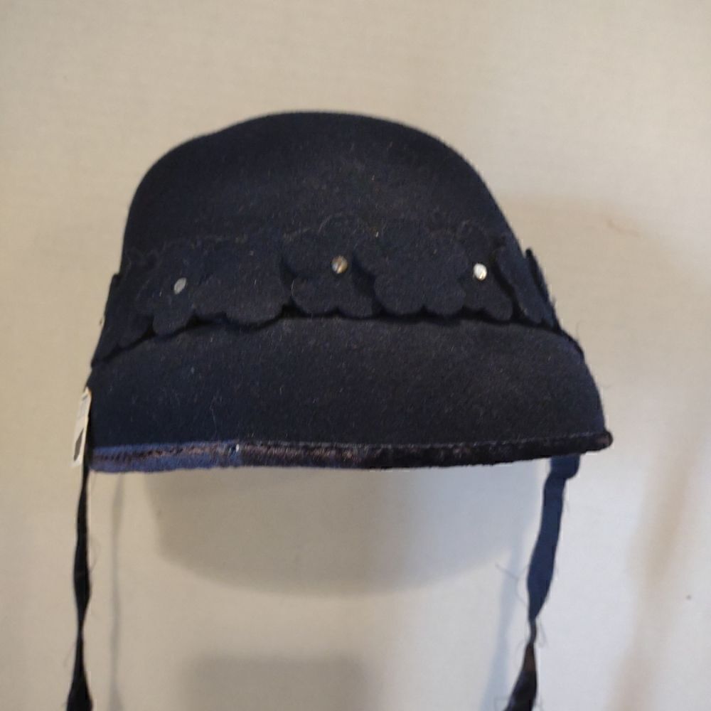 👍 Vintage Kids 1980s Easter Bonnet Riding Hat Velvet straps NWT. K1
